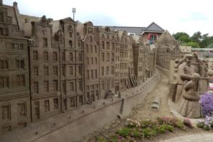 Zandsculpturen bij het Veluwse Garderen