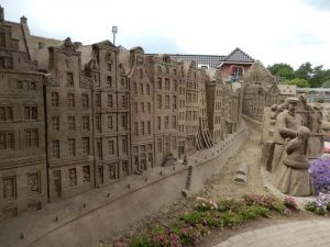 Zandsculpturen bij het Veluwse Garderen