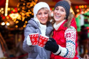 Chocomelk drinken op kerstmarkt in Munster