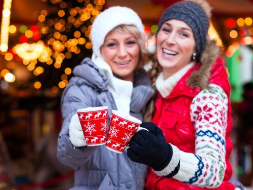 Chocomelk drinken op kerstmarkt in Munster